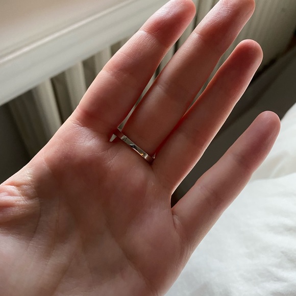 Kate Middleton Replica Wedding Ring - Picture 3 of 3